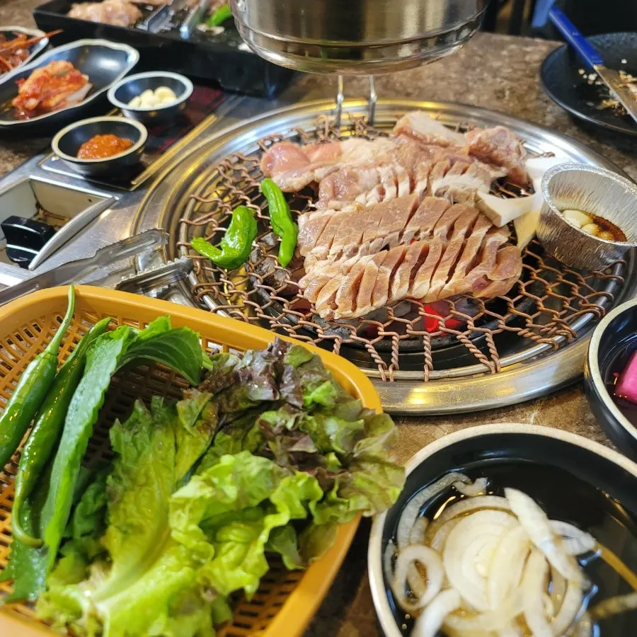 Full table spread for the Gyesu Signature Set