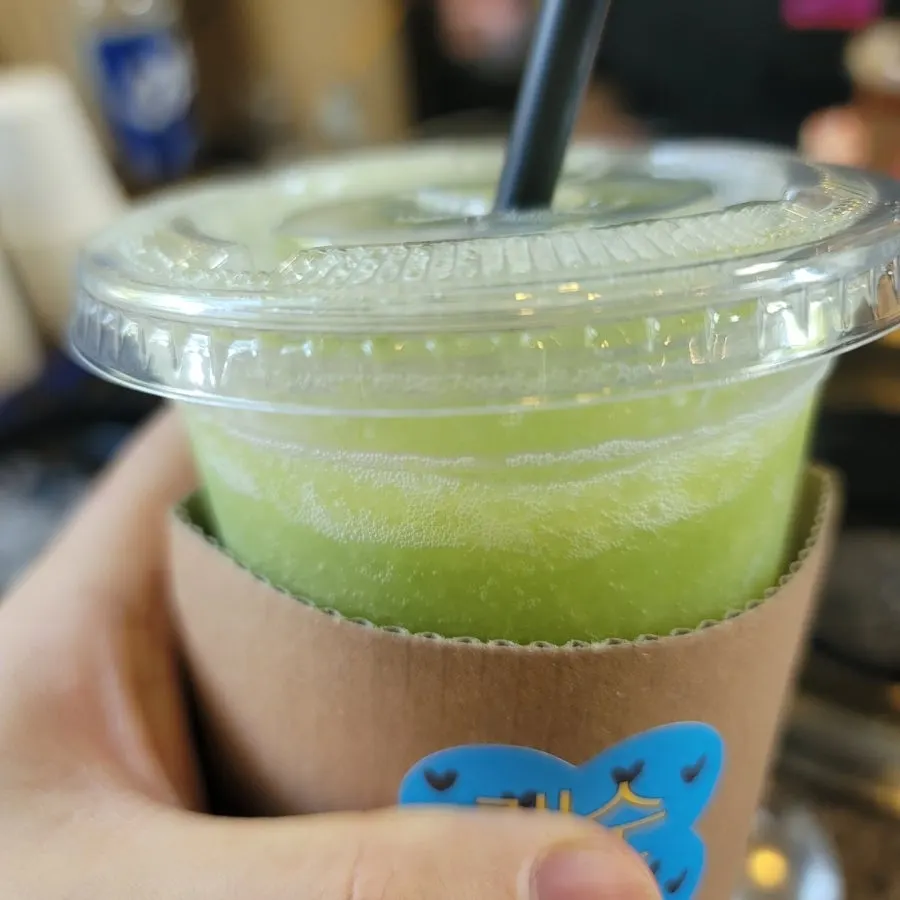 Iced americano and green grape juice served for dessert