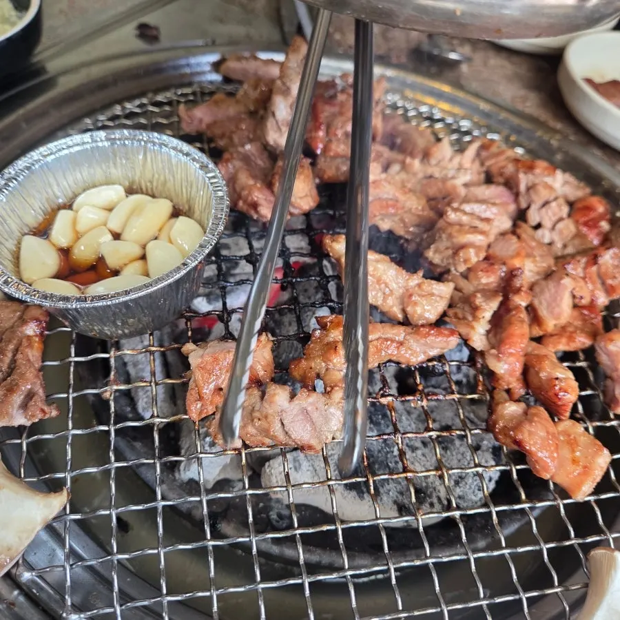 Table set with galbi and naengmyeon together