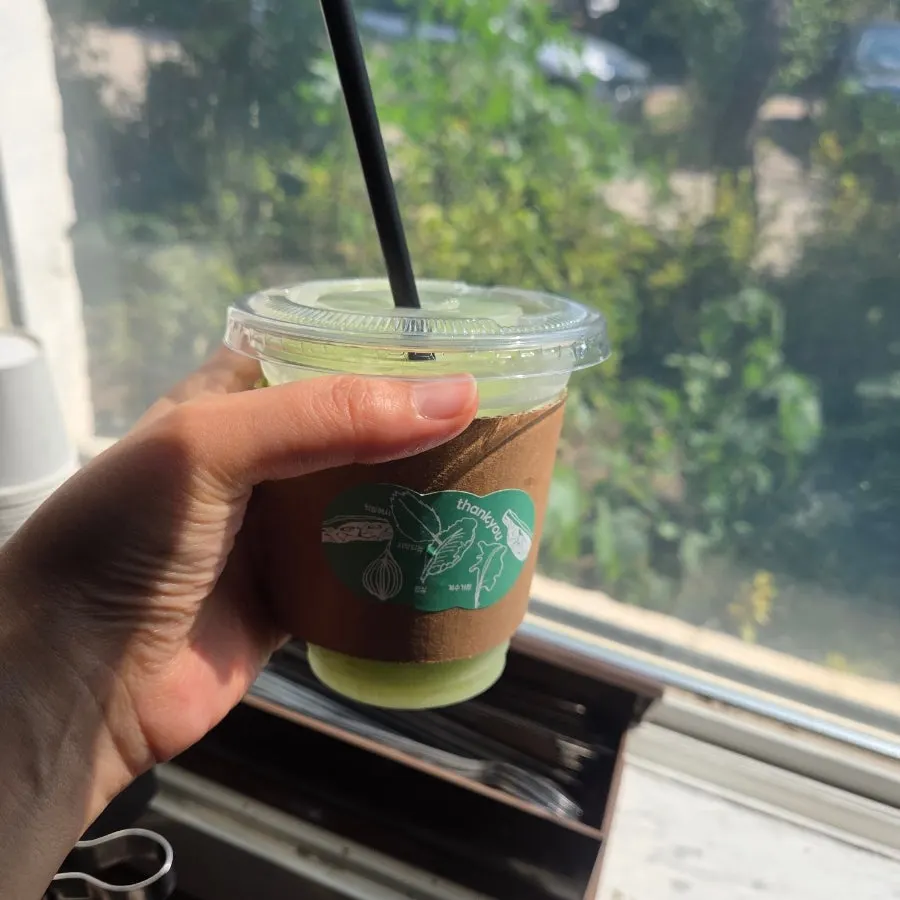 A glass of shine muscat fresh fruit juice at Gyesu Garden