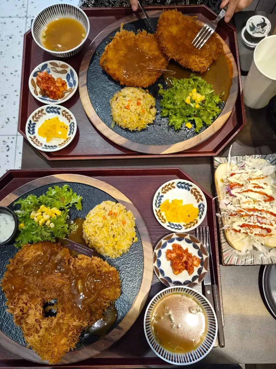 푸짐한 양의 계원당 돈까스 상차림