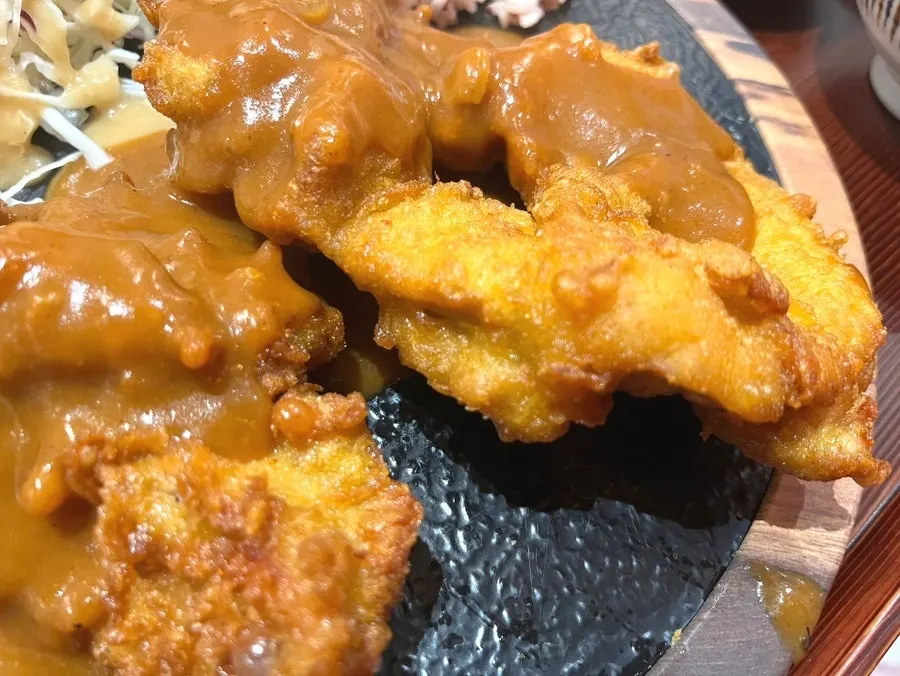 계원치킨까스와 나란히 놓은 프라이드치킨스테이크
