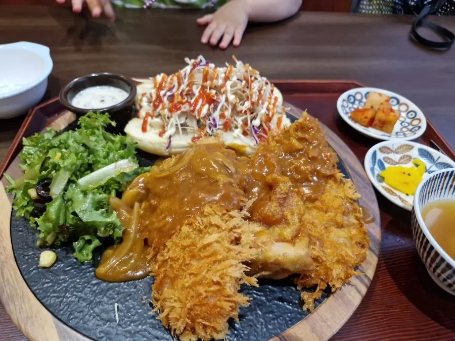 A generously loaded Gyewondang set meal