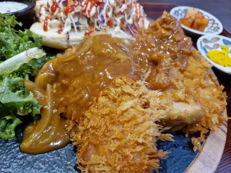 Cross-section of Gyewondang's homemade chicken cutlet