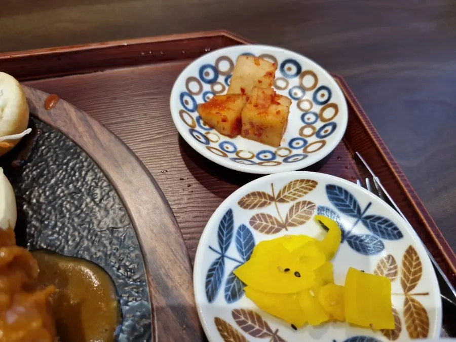 Set meal arrangement that's easy for kids to eat