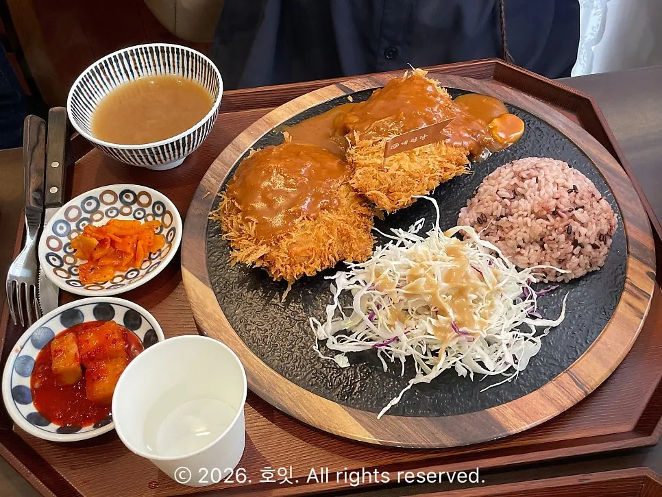Handmade sirloin cutlet set, ₩12,000, at Gyewondang