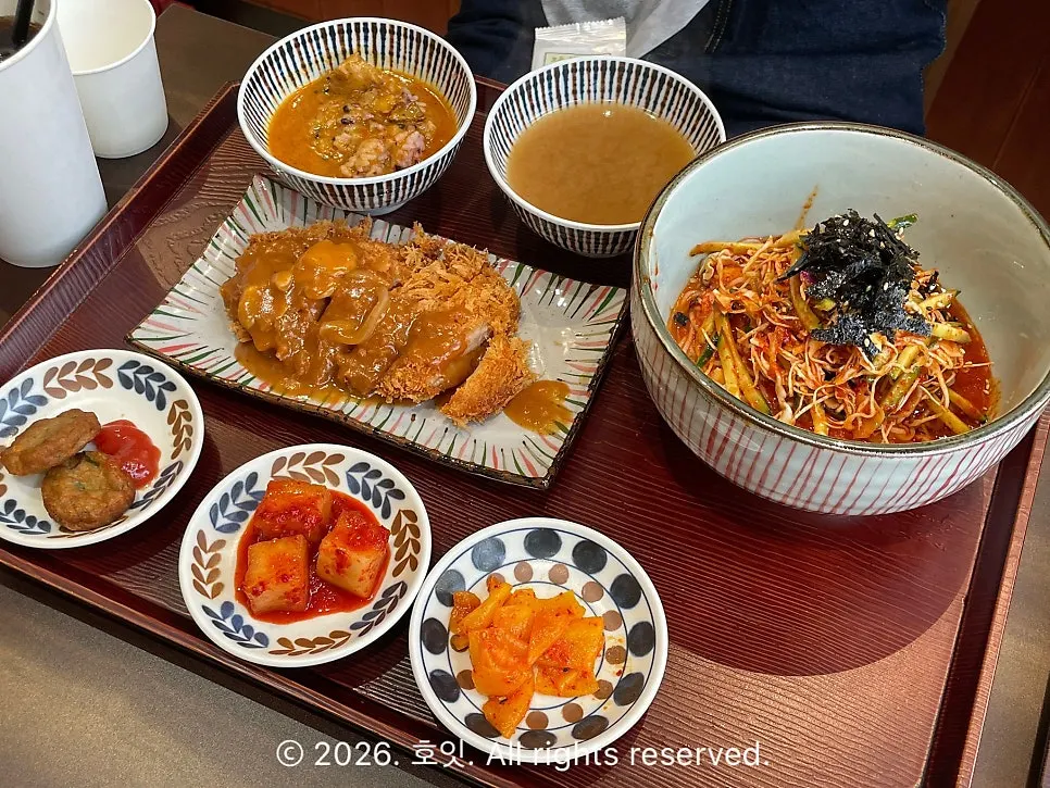 Spicy-tangy golbaengi noodle set, ₩13,900