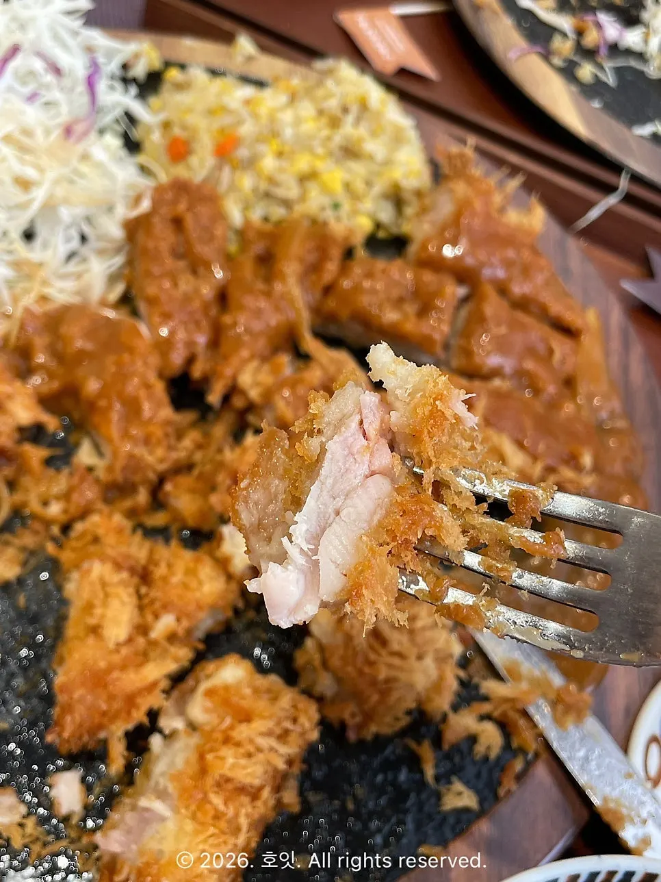Plate combining golbaengi noodles and chicken cutlet
