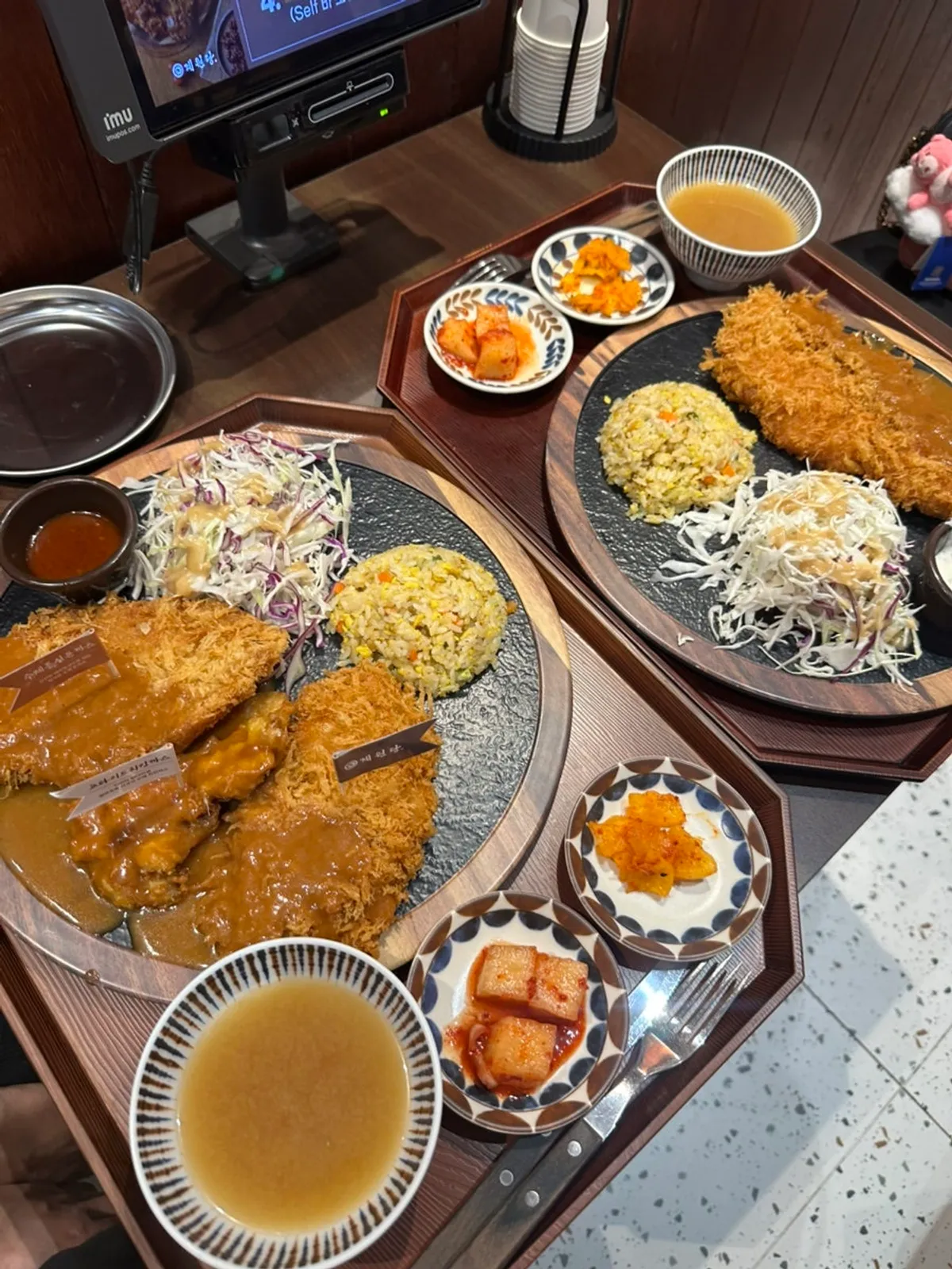 Self-packing station at Gyewondang for leftover food