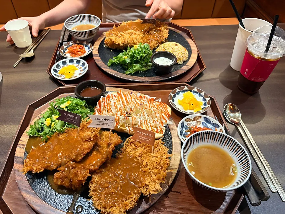 Chicken cutlet with fried rice, danmuji, kimchi and clear soup