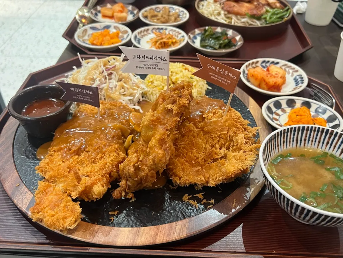 Signature full table spread at Gyewondang Ingye Branch