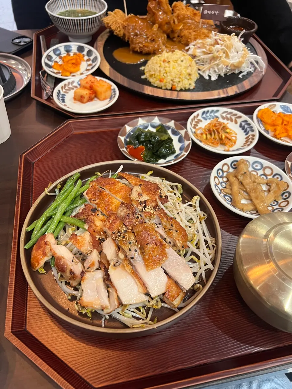 우드톤 레트로 분위기의 계원당 인계점 매장