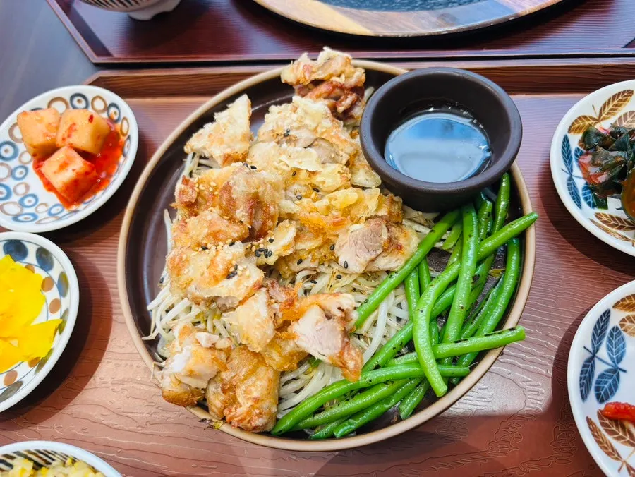 불향이 도는 미소바삭스테끼 고기 클로즈업