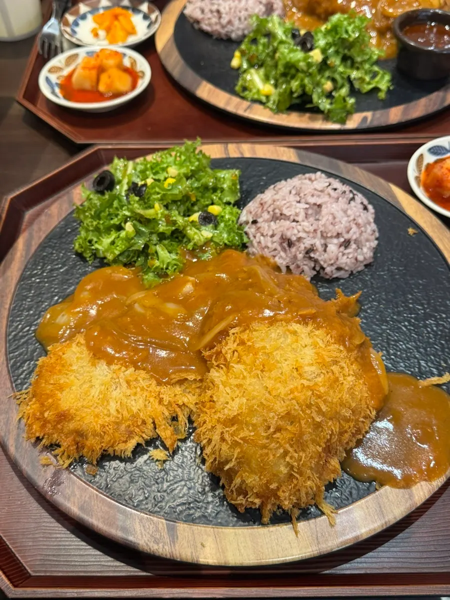 계원당 인계점 돈까스와 밥 세팅