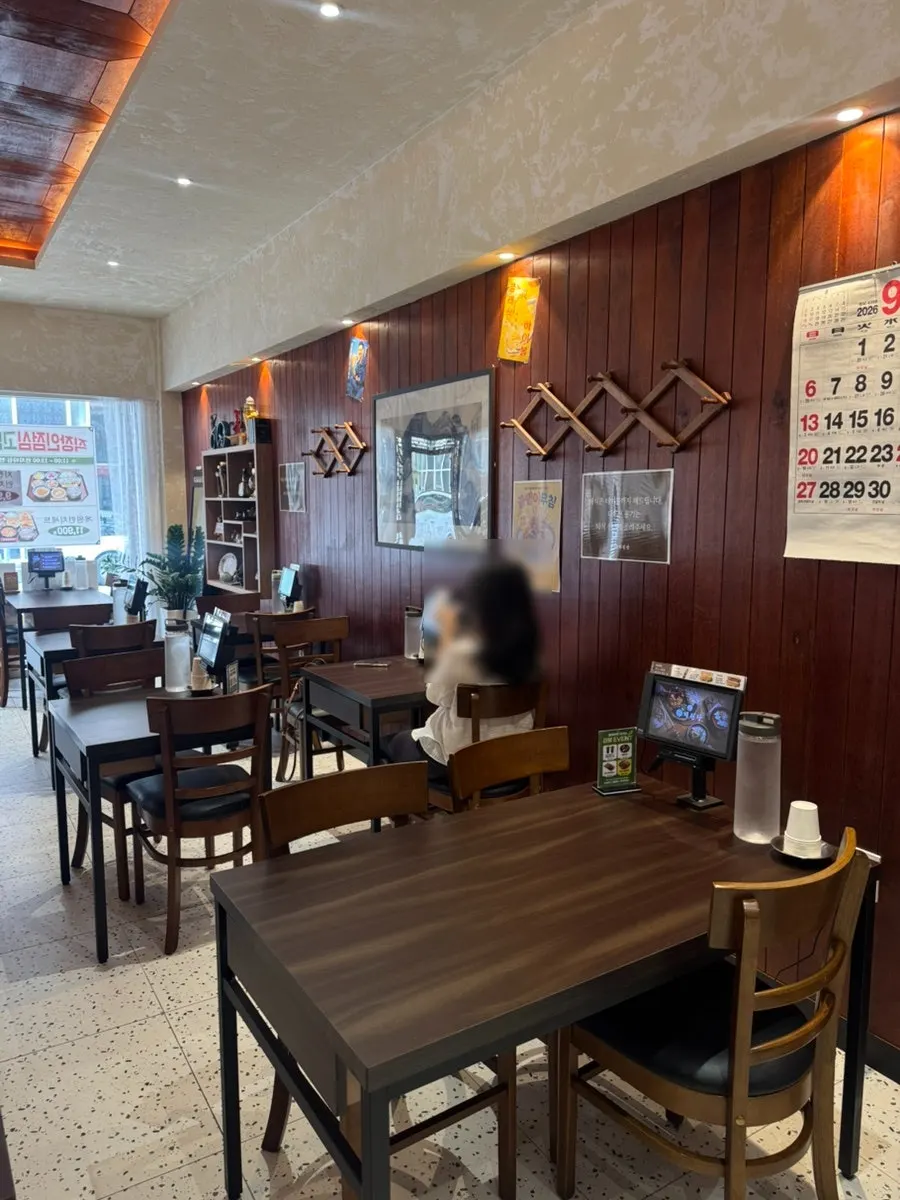 계원당 인계점 테이블 간격이 넓은 홀