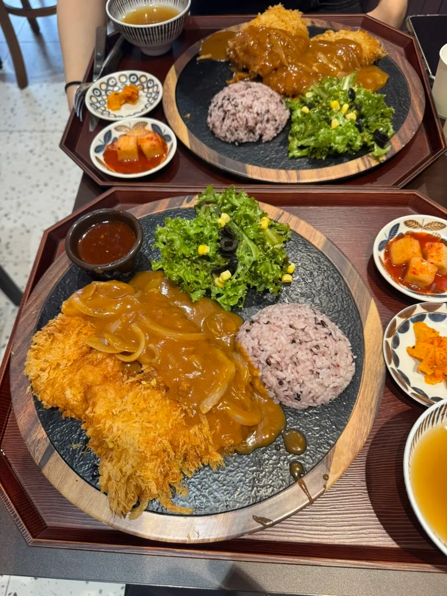 계원치킨까스와 수제등심돈까스 두 접시