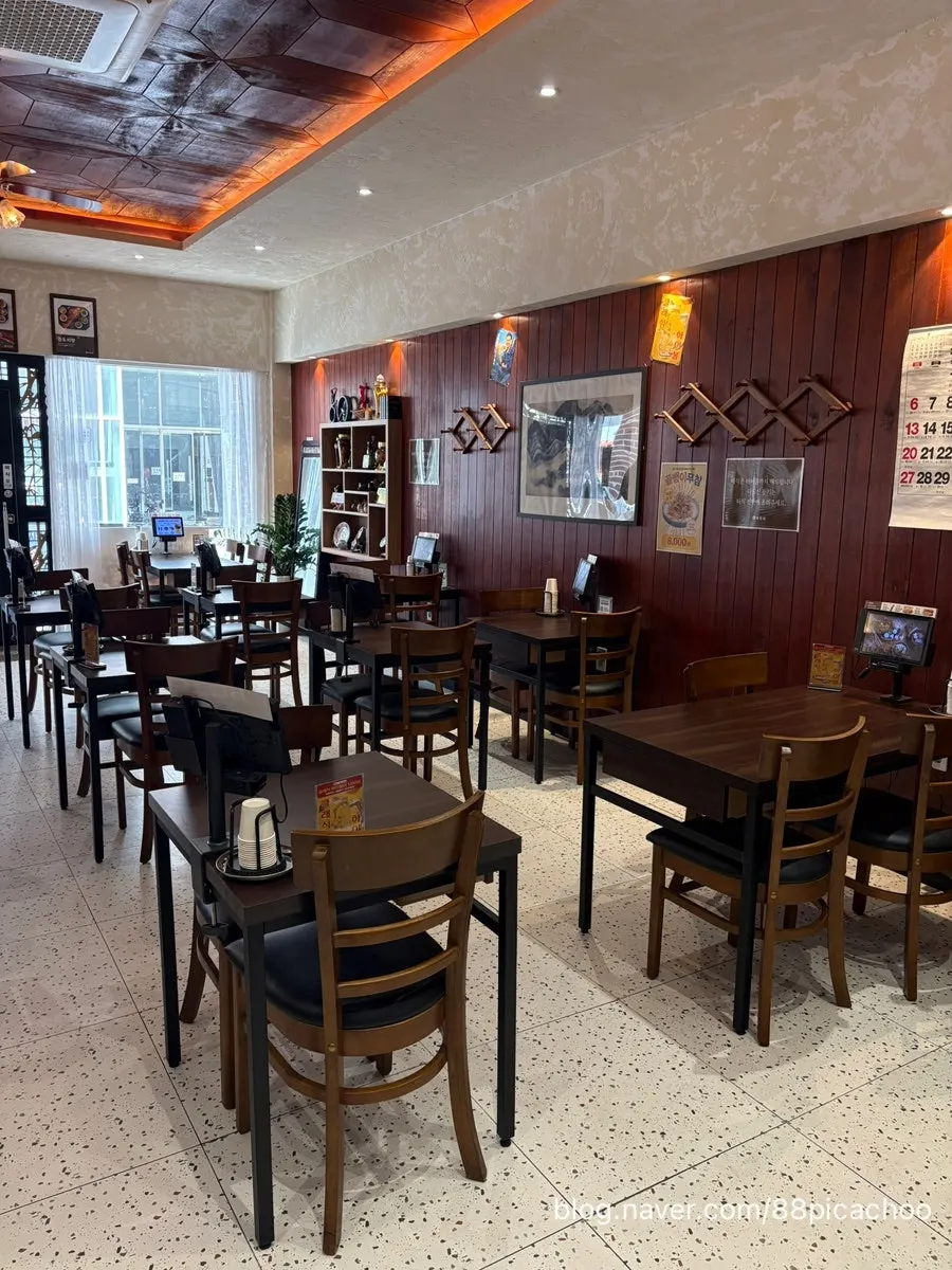 Interior of Gyewondang with a gyeongyangsik-style feel