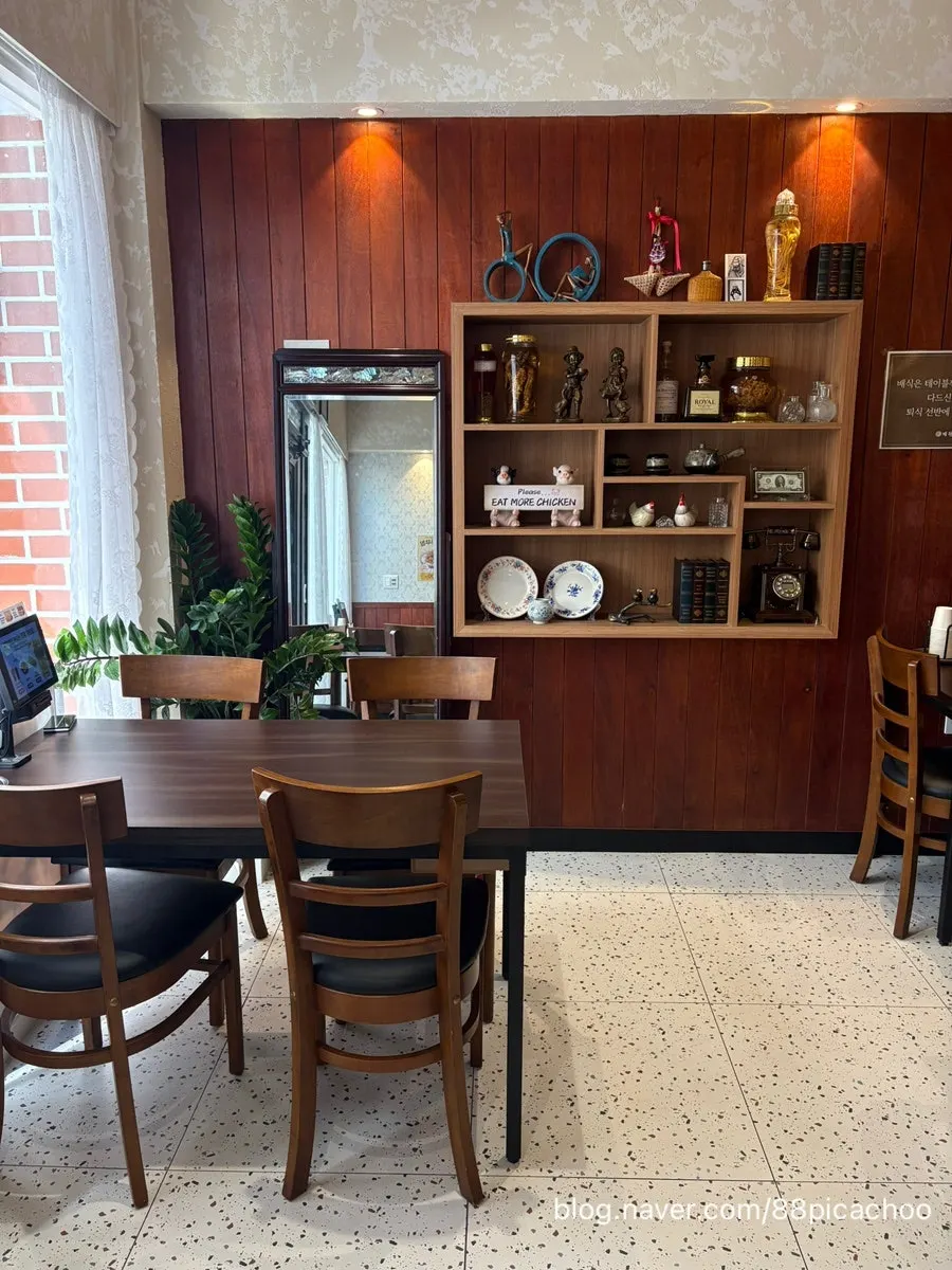 Table setting for a single-serving tray at Gyewondang