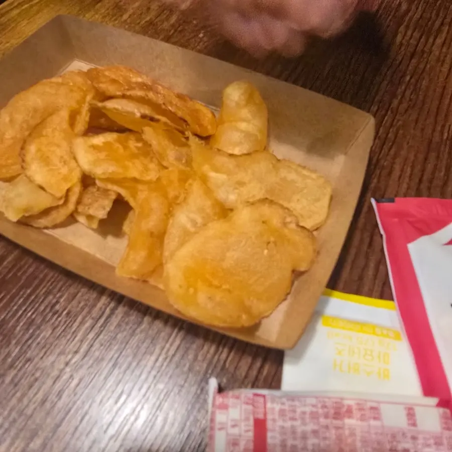 Unlimited free house-made potato chips