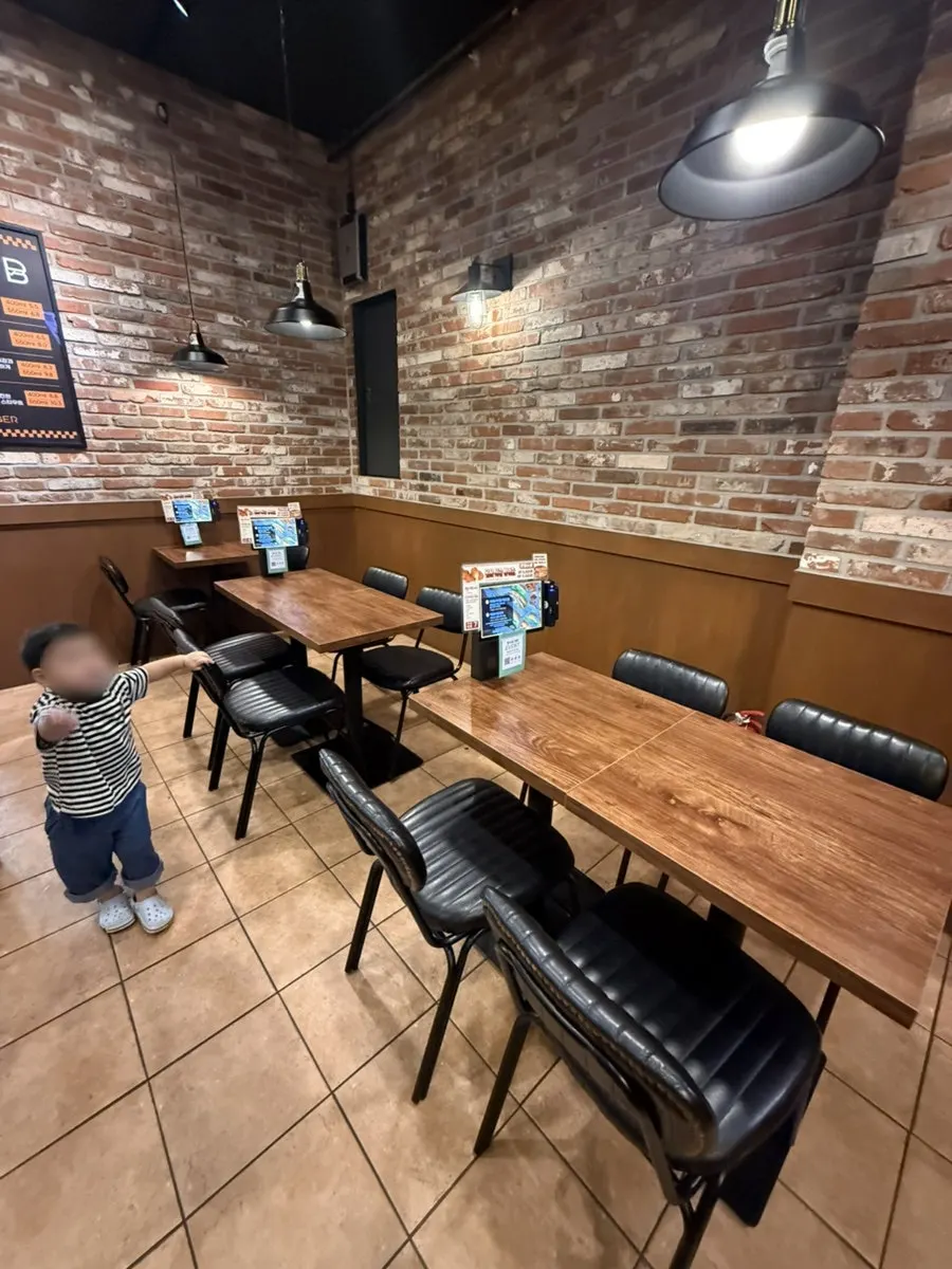 Various types of restaurant seating