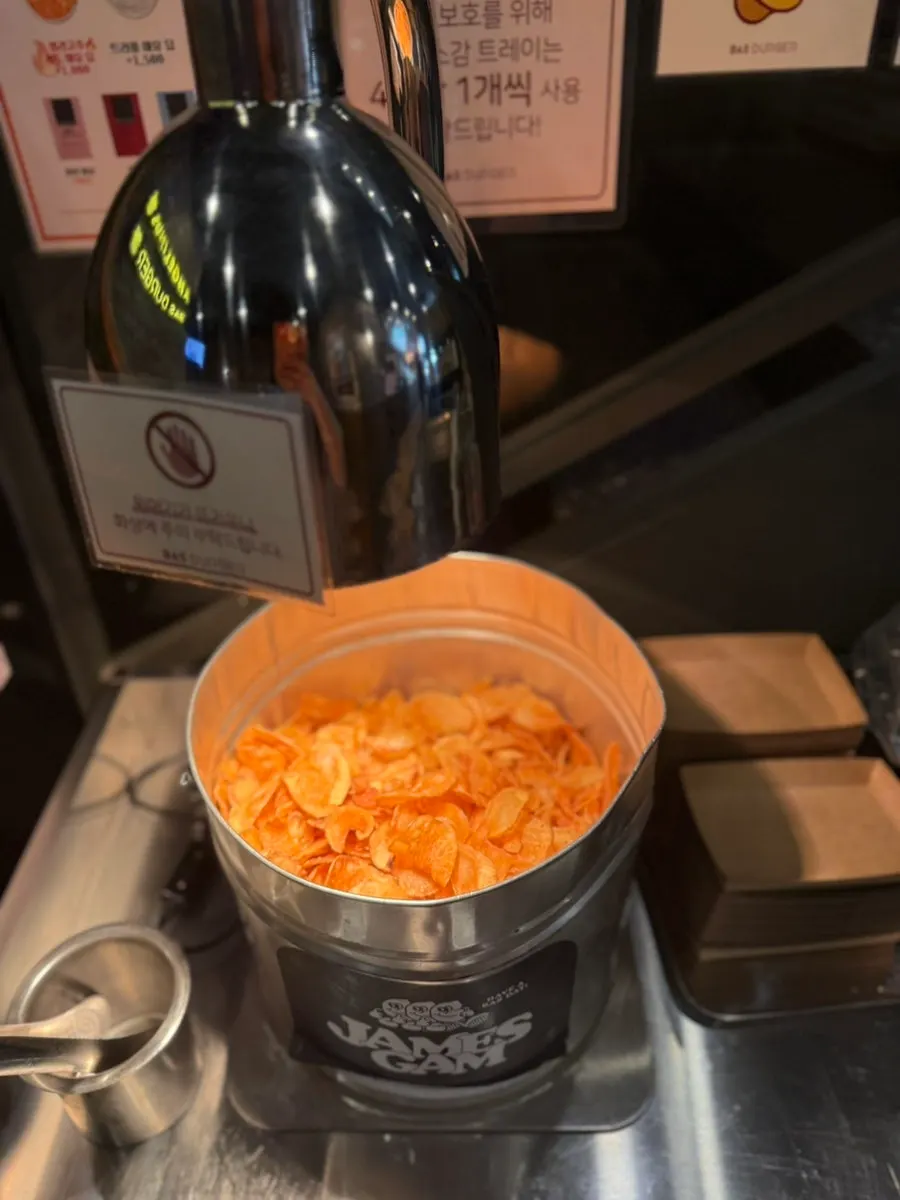 Unlimited-refill potato chips