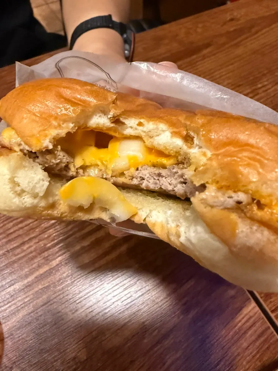 Spicy Sriracha Cheese Burger