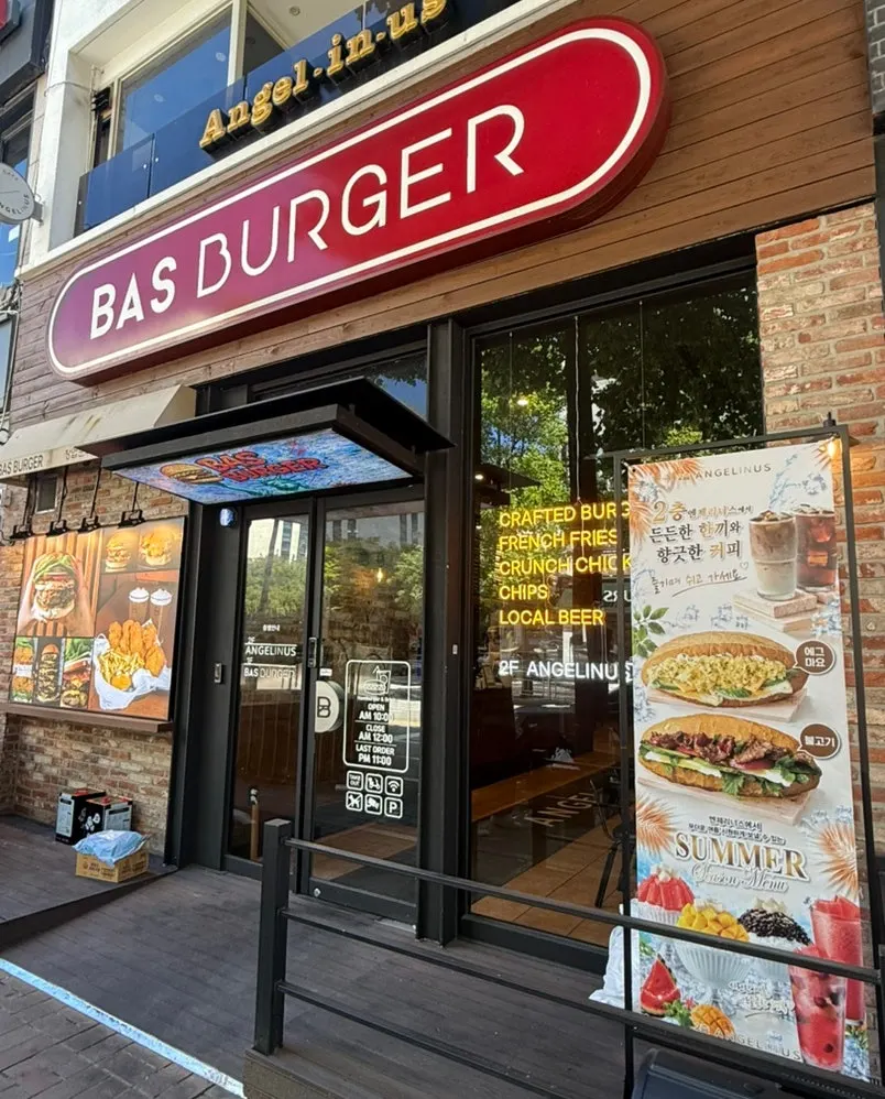 Finishing a meal at Bas Burger
