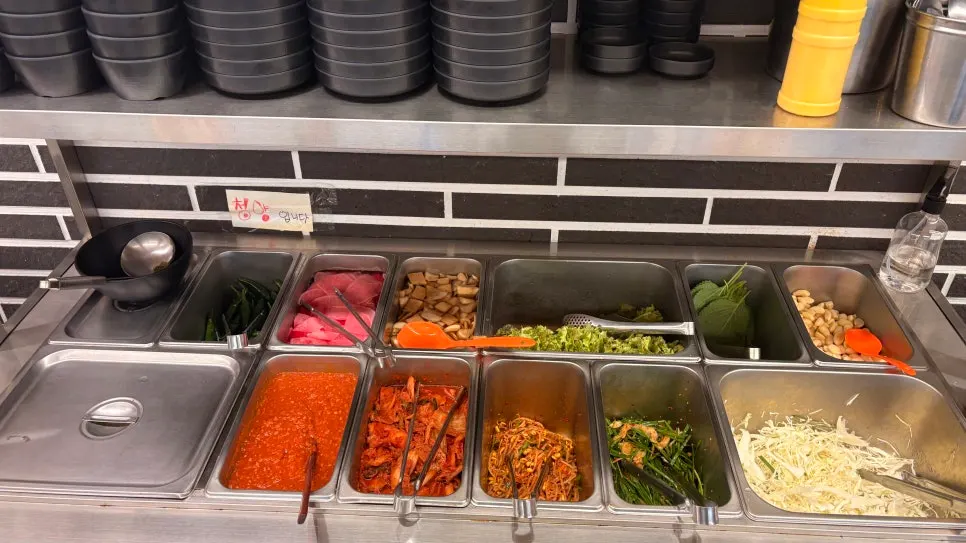 오리구이 밑반찬과 셀프바