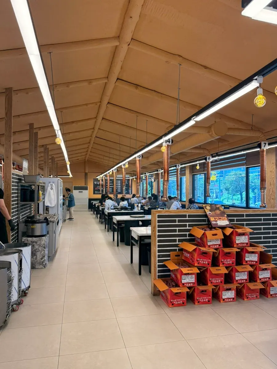 Relaxed interior of Ganaandeok Gyeyang Branch