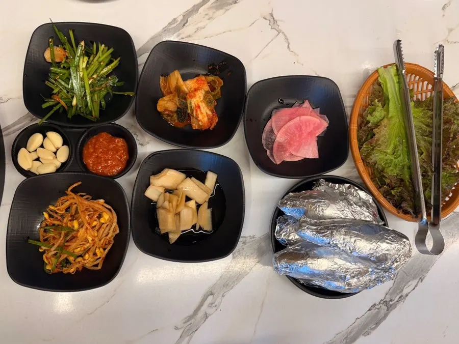 Basic side dishes served with duck