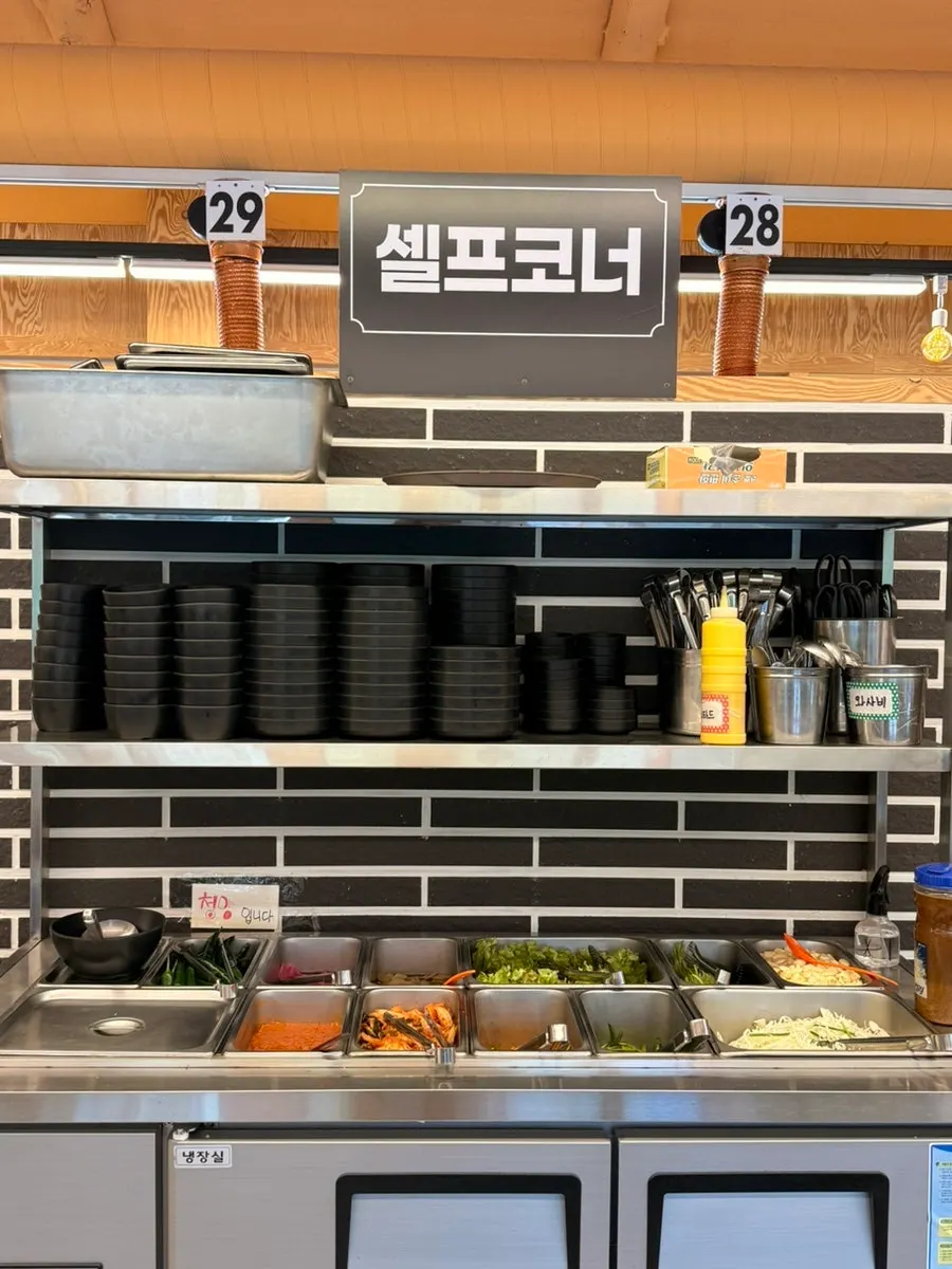 Self-serve station for additional side dishes