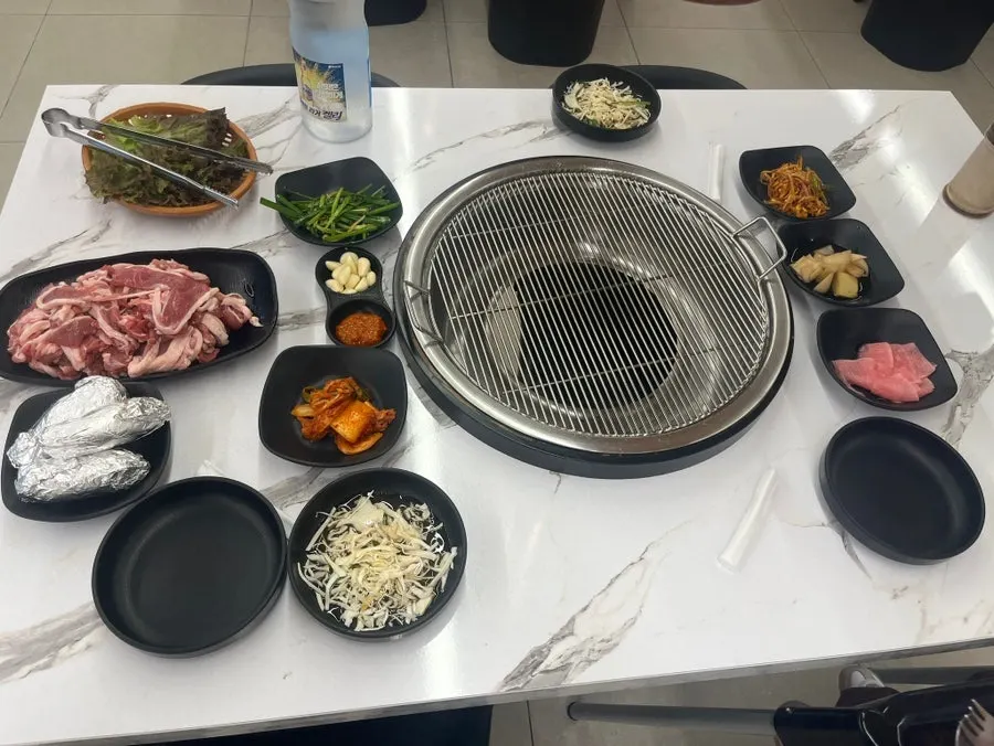 무료 오리녹두죽 안내가 있는 메뉴판