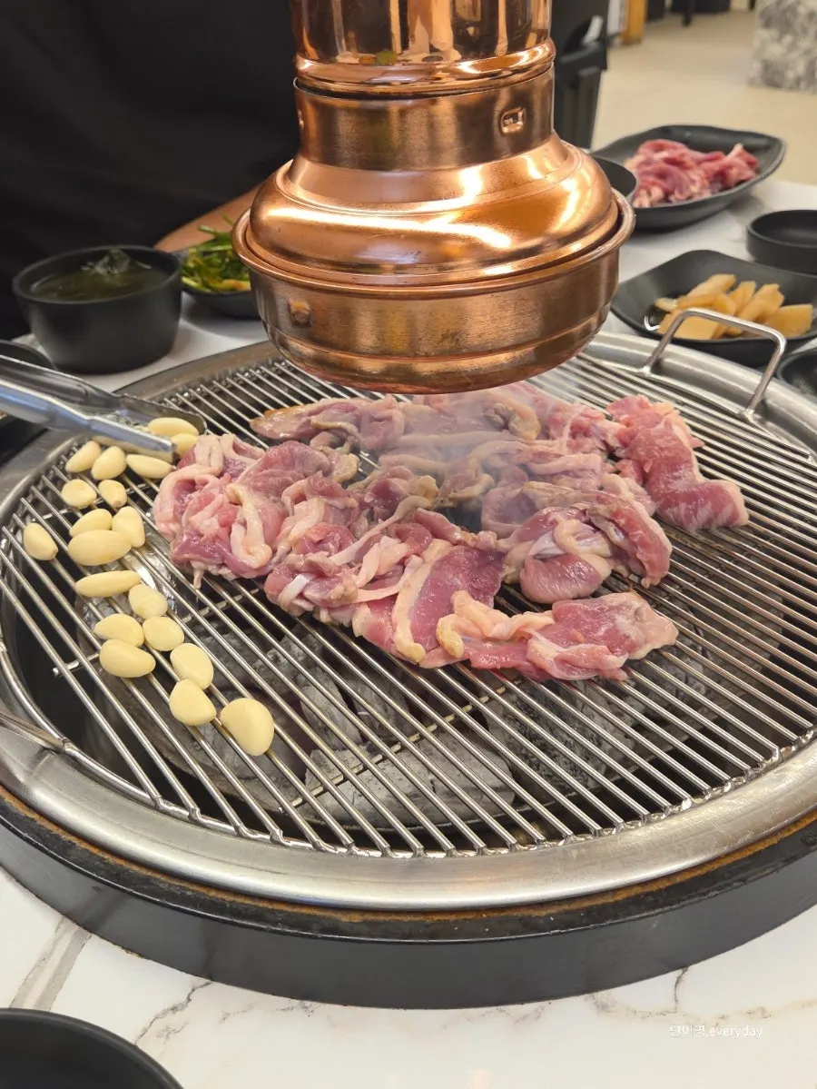 참숯에 굽는 생오리숯불구이
