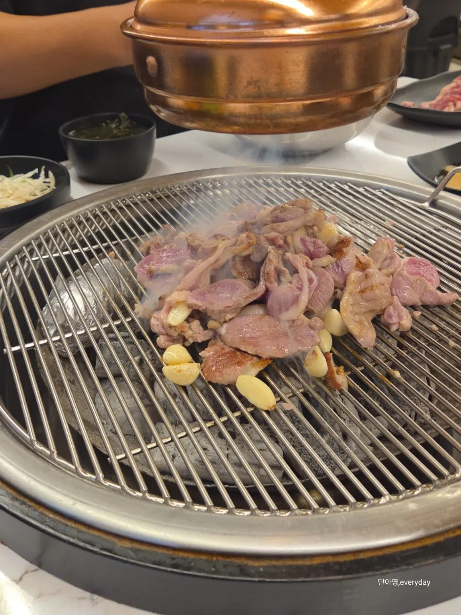 숯불 위 생오리구이
