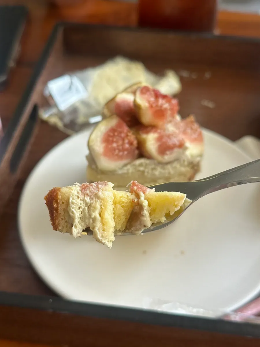 Pistachio fig cake