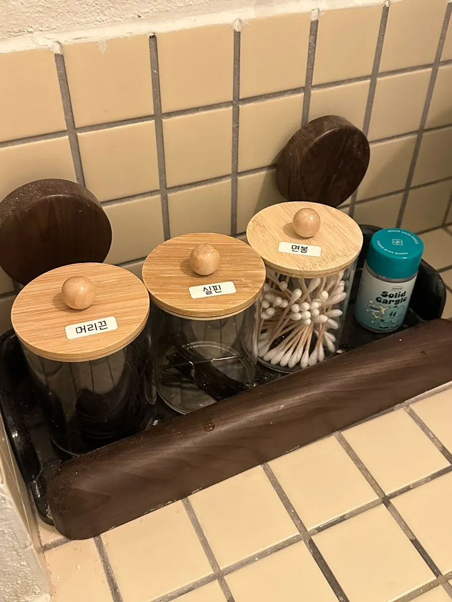 Amenities in Dalgeuraem's restroom