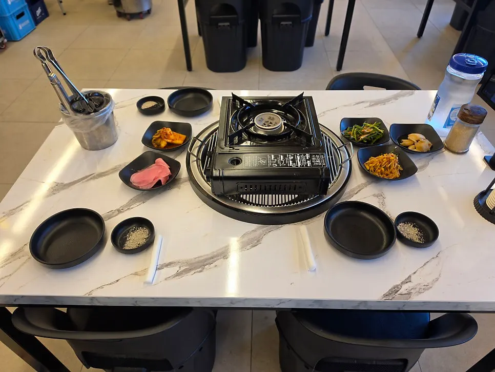 가족 외식에 어울리는 매장 공간