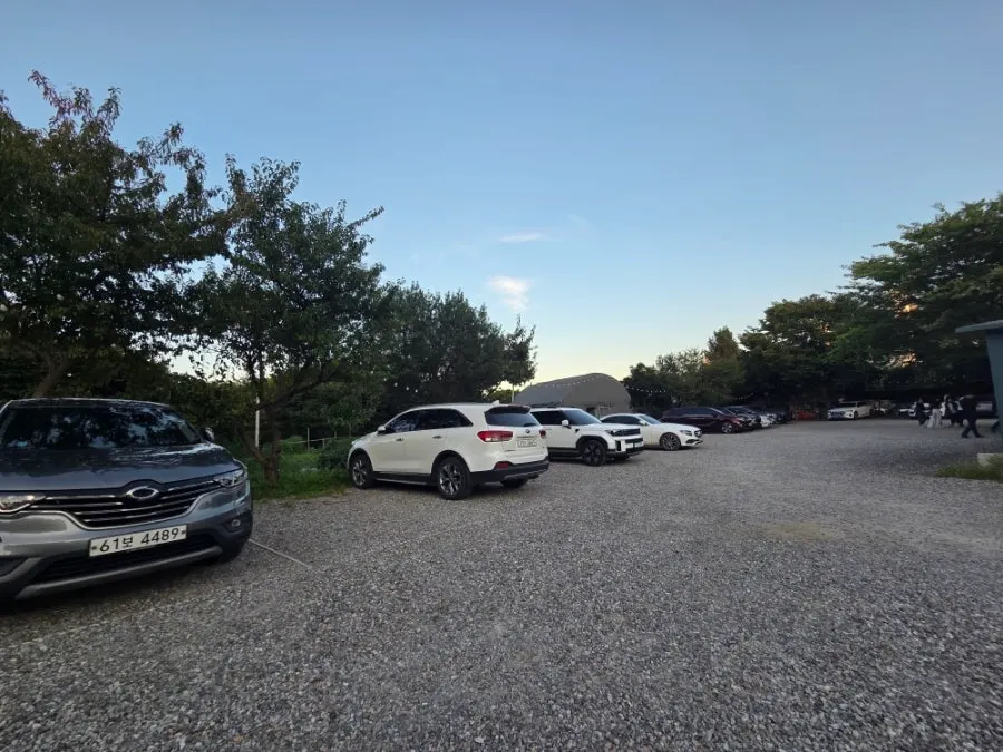 Wide parking lot in front of Ganaandeok Gyeyang Branch's building