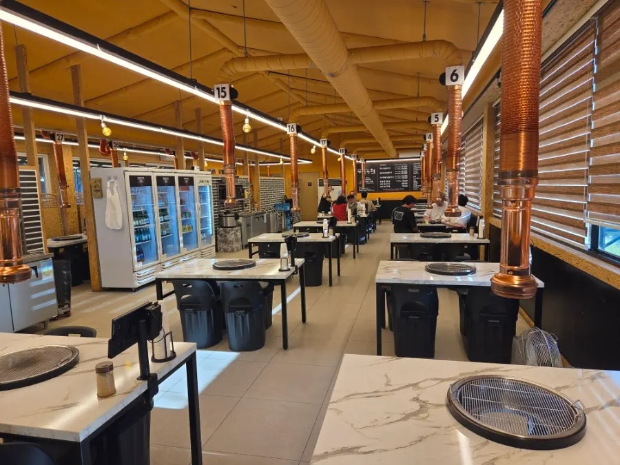 Interior seating and tables at Ganaandeok Gyeyang Branch