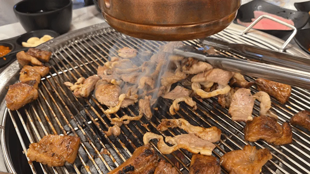 Duck grilled together with seasoned pork ribs