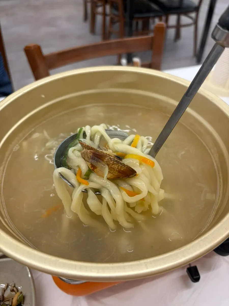 Mulhoe finished with warm kalguksu