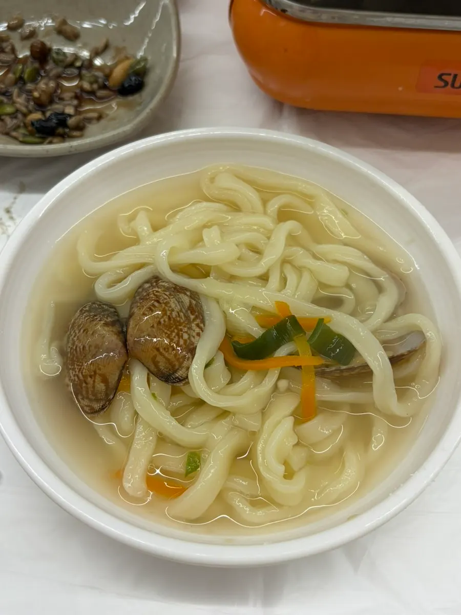 Mulhoe finished with warm kalguksu