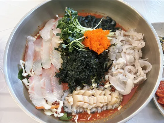 2-person assorted mulhoe loaded with seafood