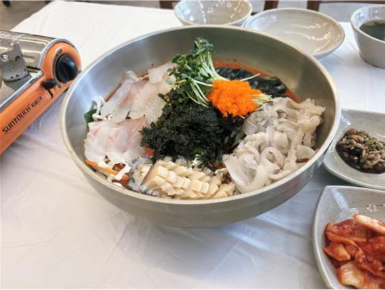 Assorted mulhoe with large olive flounder and abalone