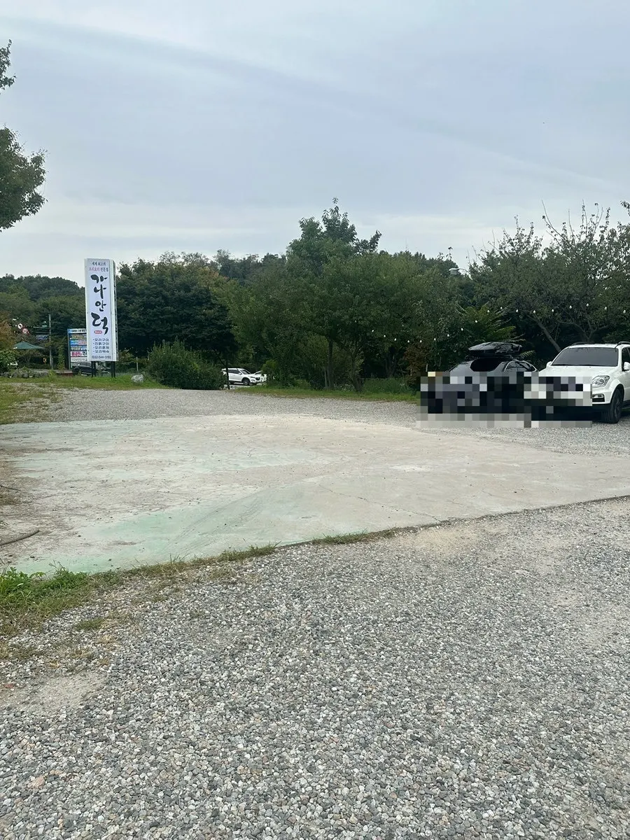 어른 다섯 명과 아기 한 명의 식사