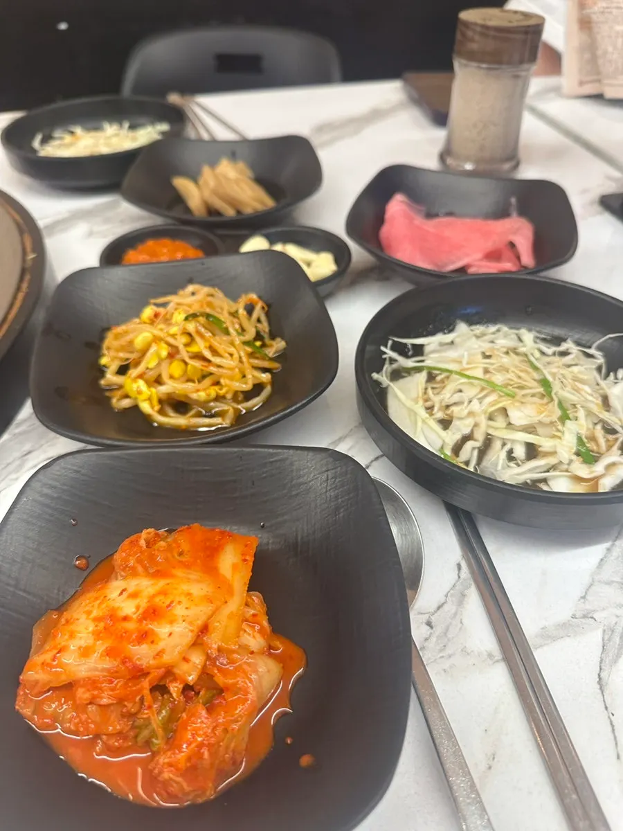 아기 동반 식사를 위한 넓은 홀