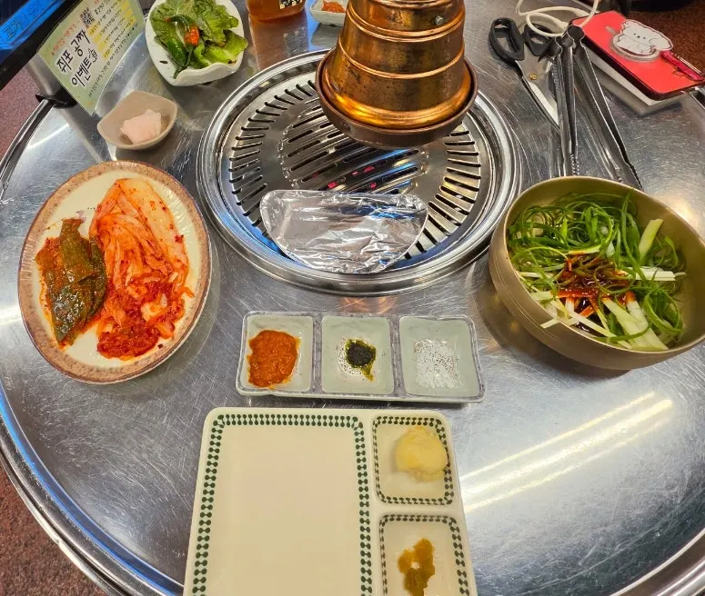 Basic side dishes set out before ordering meat