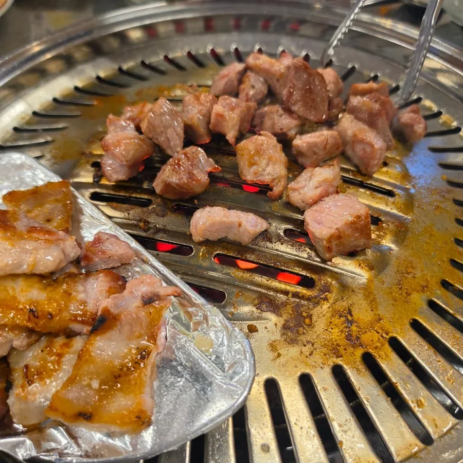 Charcoal-grilled dinner with my younger sibling