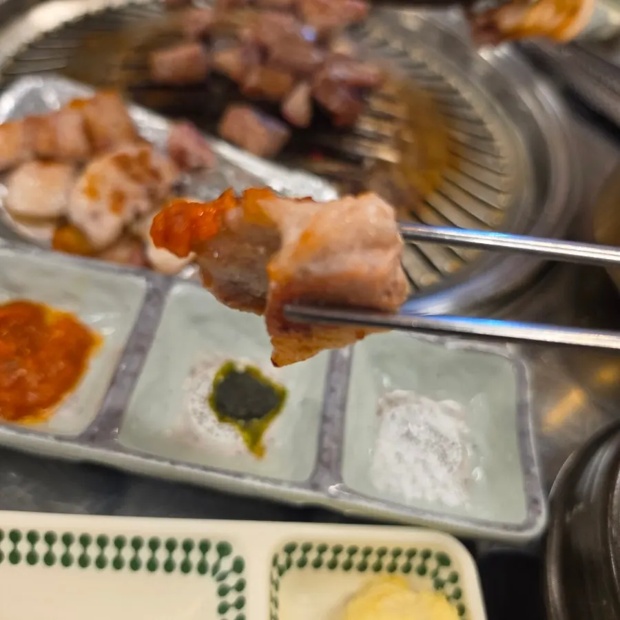 Meat dishes enjoyed at Galgol Yeontanjip