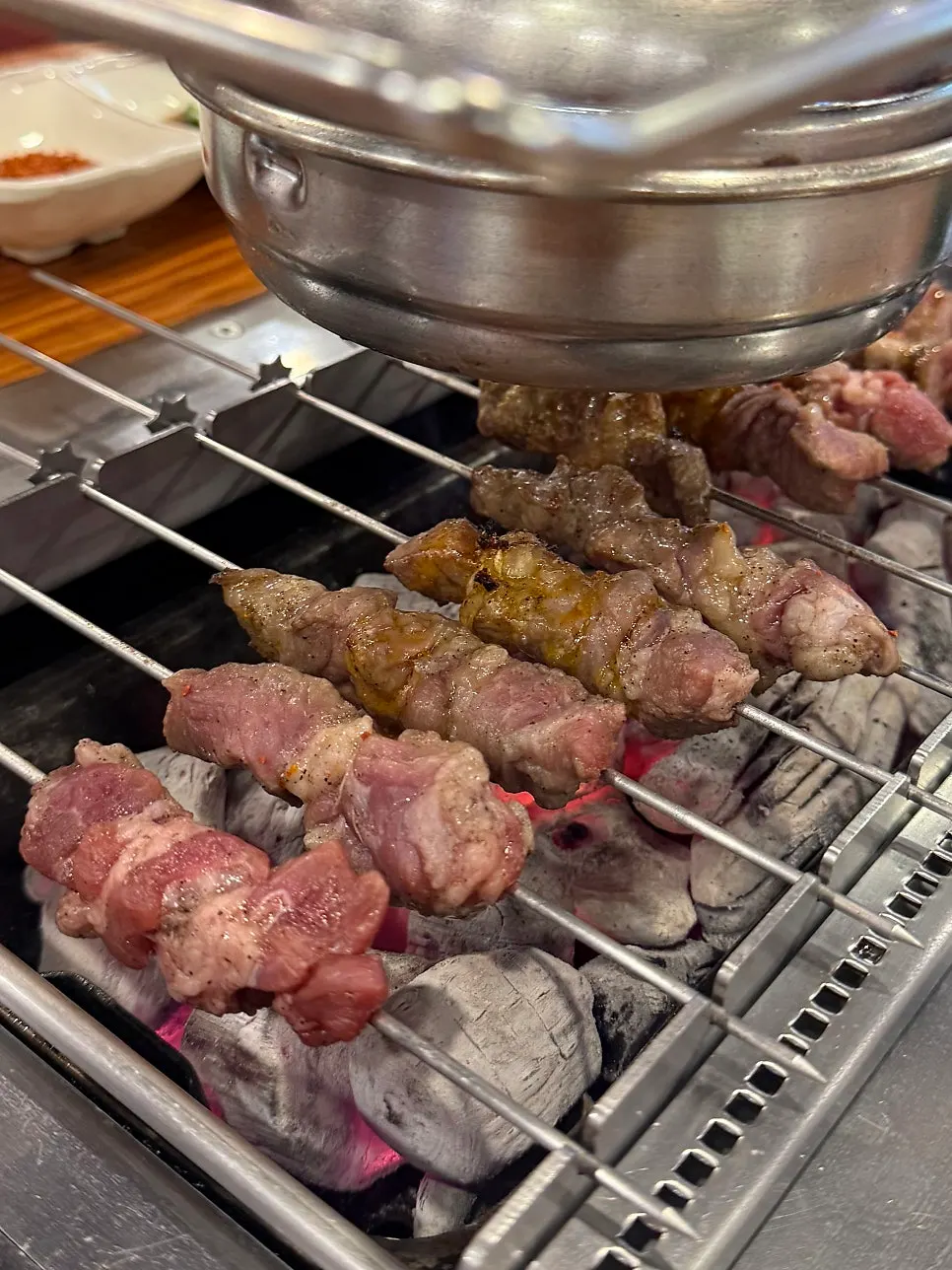 Lamb tenderloin skewer meat arrangement